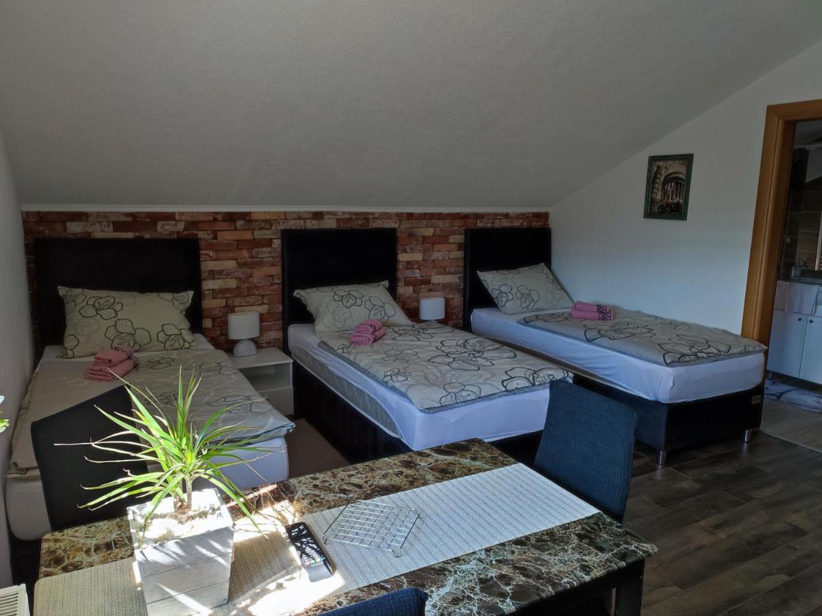 Apartman Toni Gračac Esterno foto