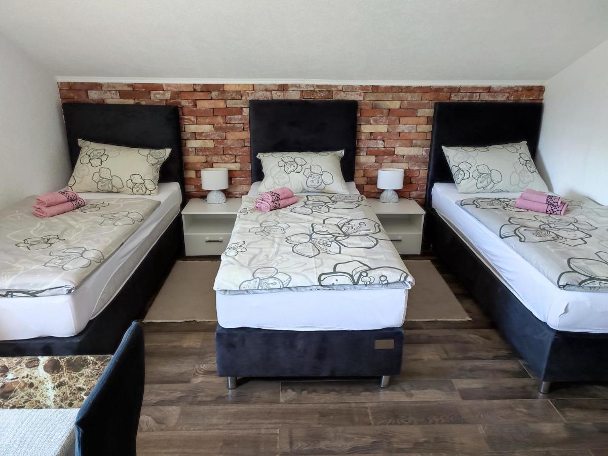 Apartman Toni Gračac Esterno foto