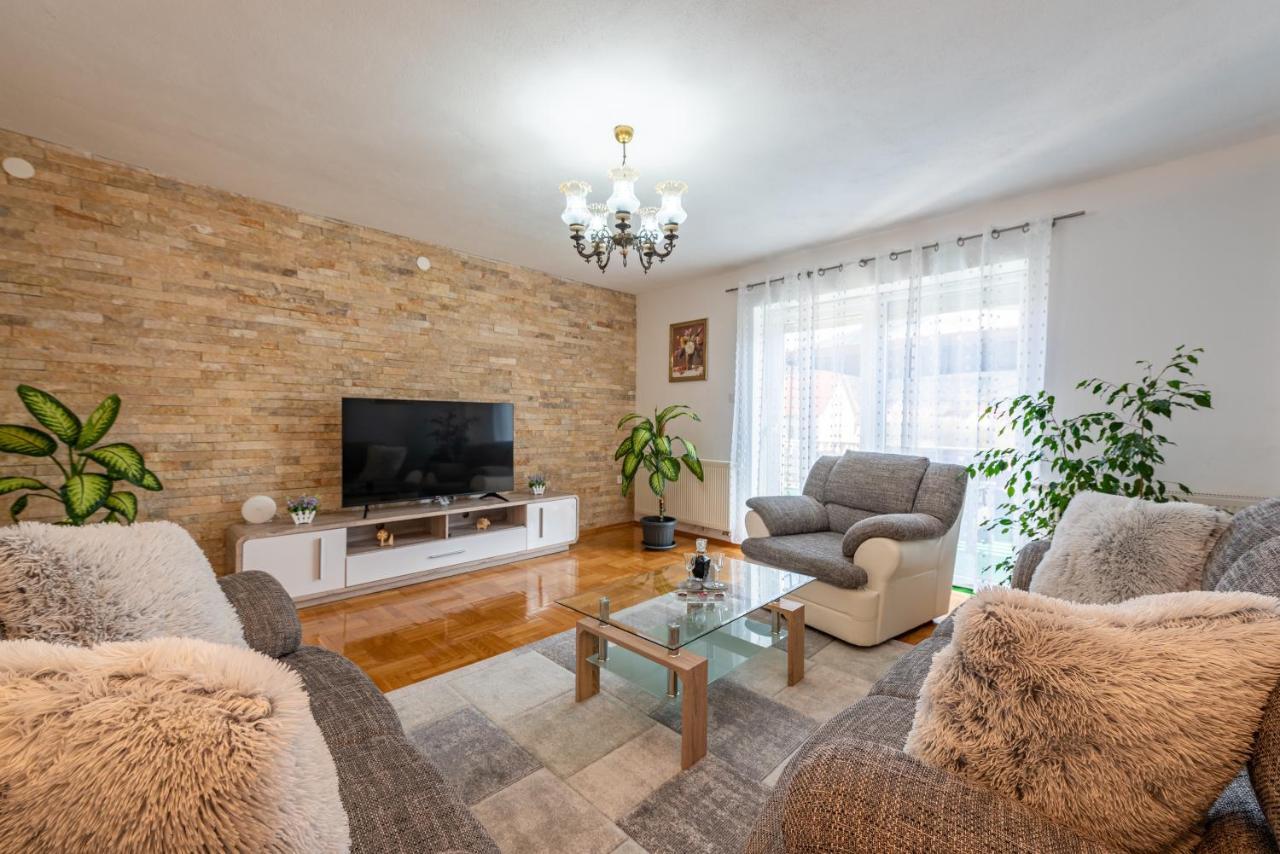 Apartman Toni Gračac Esterno foto
