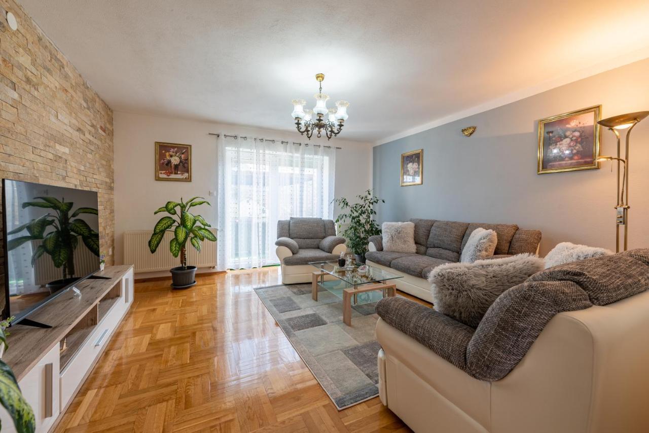 Apartman Toni Gračac Esterno foto