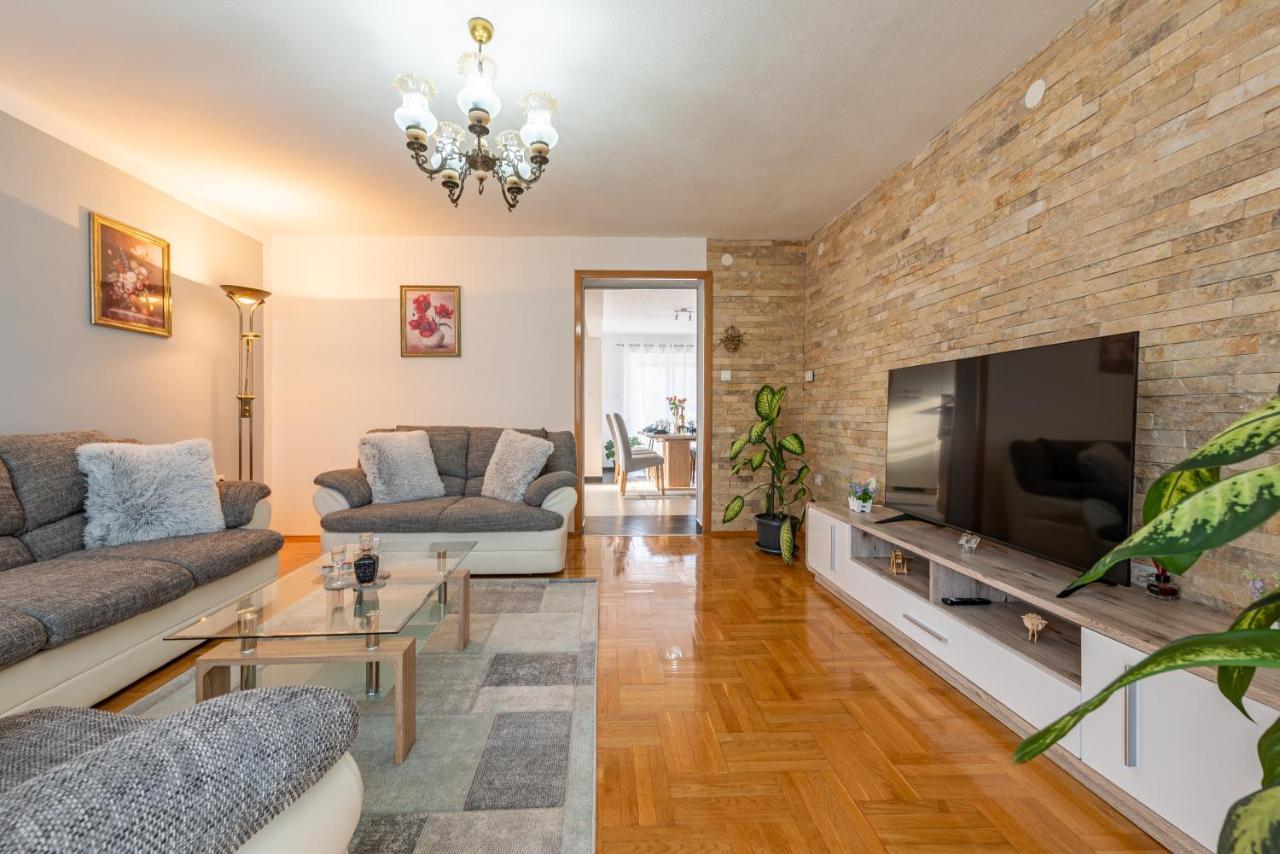 Apartman Toni Gračac Esterno foto