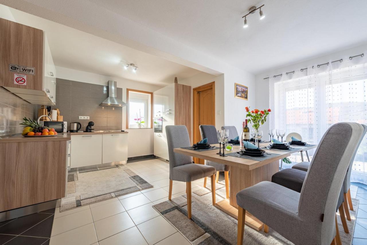 Apartman Toni Gračac Esterno foto