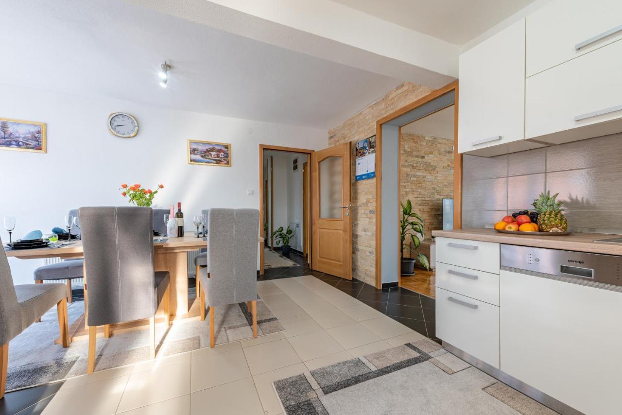 Apartman Toni Gračac Esterno foto