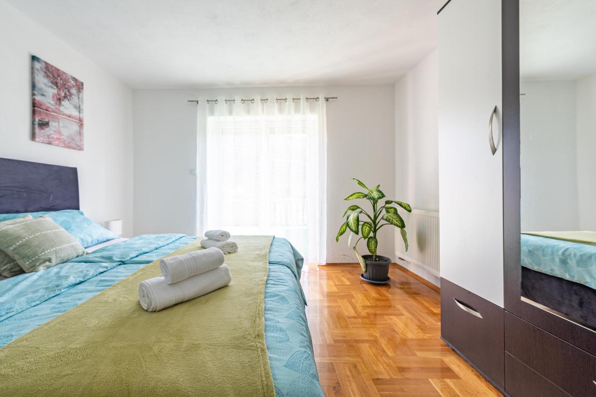 Apartman Toni Gračac Esterno foto