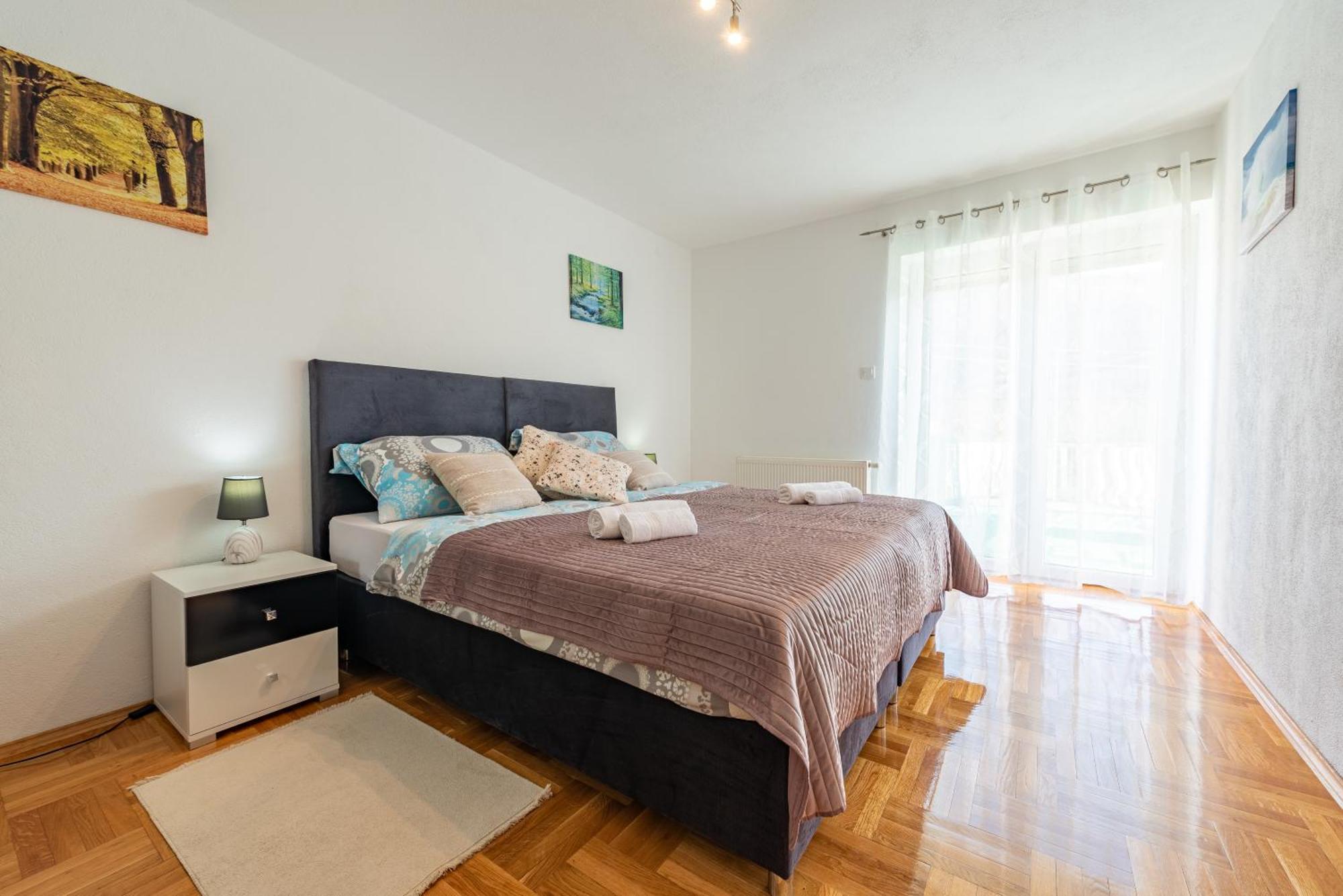Apartman Toni Gračac Esterno foto