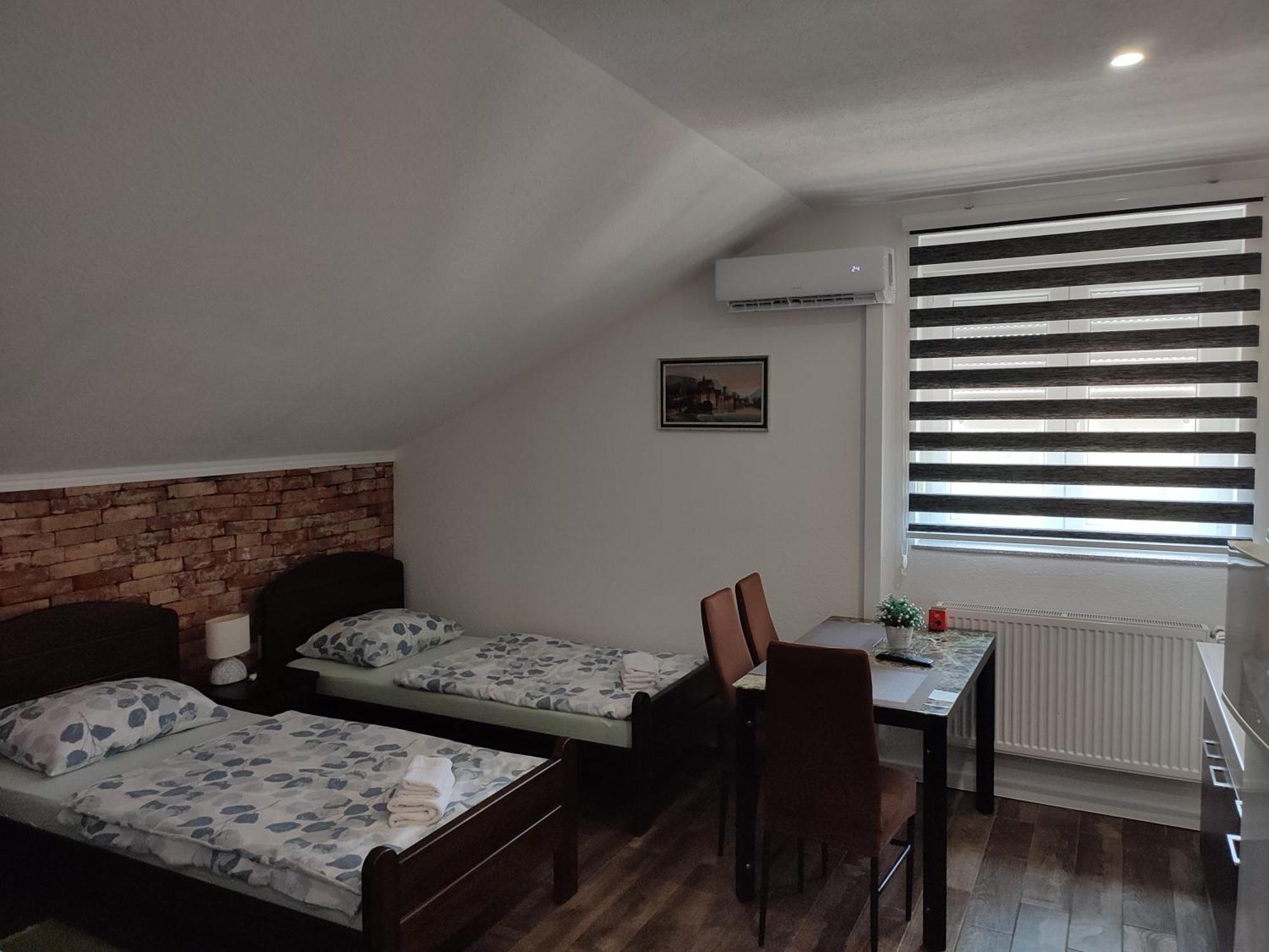 Apartman Toni Gračac Esterno foto