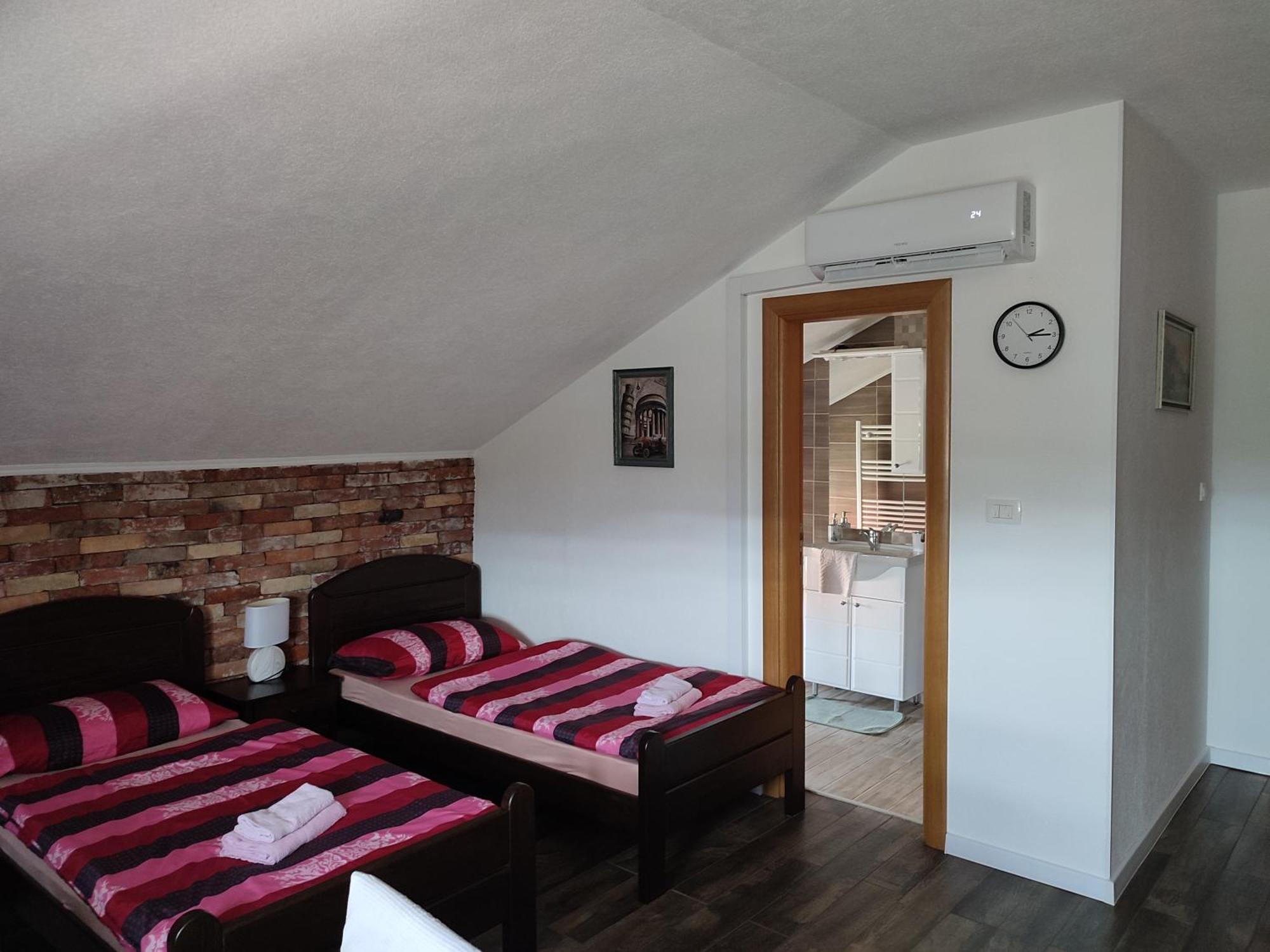 Apartman Toni Gračac Esterno foto